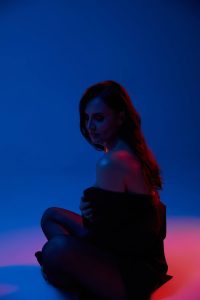 MILA NITICH вперше в пісні розказує про свої відносини з чоловіком 