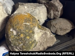 Після руйнувань. Голова половецької статуї, яку знайдено на кургані «Сторожева могила»