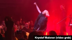 Лідерка гурту ONUKA на сцені у Празі, 8 травня 2024 року