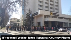 Черга до банкомата. Херсон, березень 2022 року