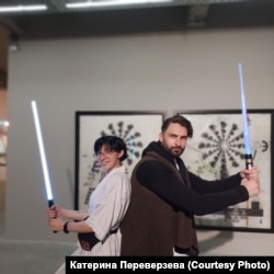 «Найбільша складність в роботі нашій – знаходити оцей баланс, щоб не впадати у «все погано», а давати якусь надію, показувати позитивні кейси, показувати людей, які продовжують жити і творити у Харкові»