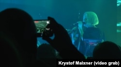 Ната Жижченко (ONUKA) під час виступу у Празі