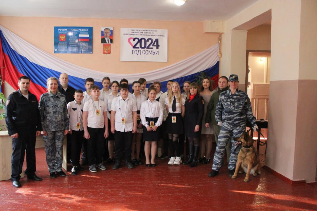 "Поліцейський" клас, який створили окупанти на окупованій Херсонщині / фото російські Telegram-канали "Поліцейський" клас, який створили окупанти на окупованій Херсонщині / фото російські Telegram-канали