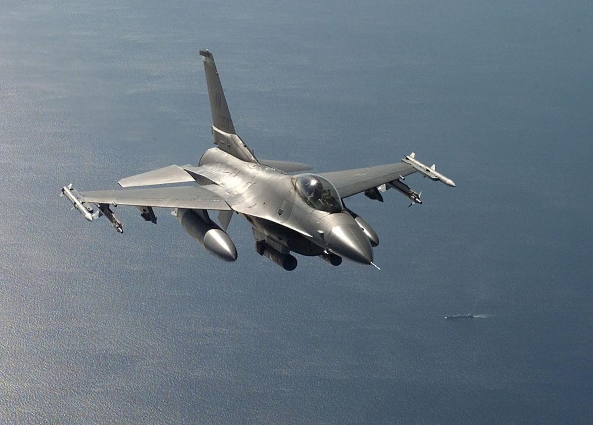 Українські пілоти навчаються літати на F-16 / фото Getty Images Українські пілоти навчаються літати на F-16 / фото Getty Images