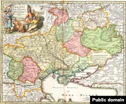 Карта України німецького картографа Йоганна Гоманна з його «Великого атласу усього світу». На картуші мапи на передньому плані сидить гетьман Іван Мазепа в Бендерах. Як вважають фахівці зі стародавніх карт і колекціонери, на передньому плані з піднятою шаблею стоїть Пилип Орлик