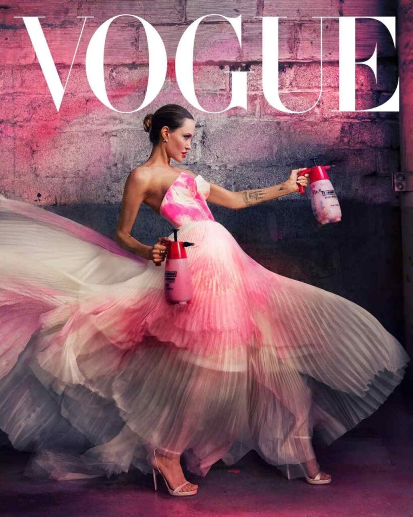Анджеліна Джолі стала героїнею обкладинки нового випуску Vogue