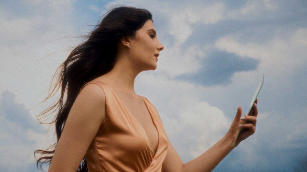 ROMA TUZ презентувала нову романтичну пісню “Відчути” та зізналася, що скоро стане дружиною