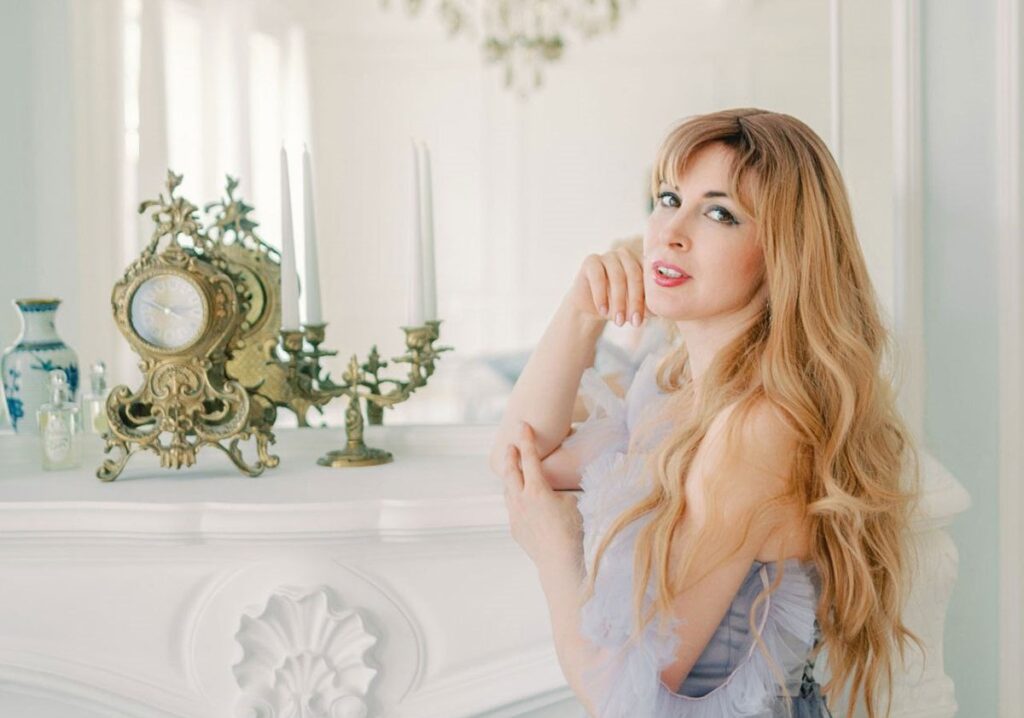 Astrid Way дарує літу "Mon Chevalier" – нову пісню про кохання і Париж