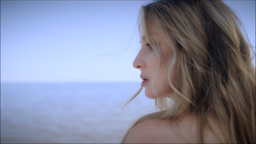 Співачка MELANYA після успішних дуетів з Іриною Білик та Мілою Нітіч презентує трек «Без тебе»