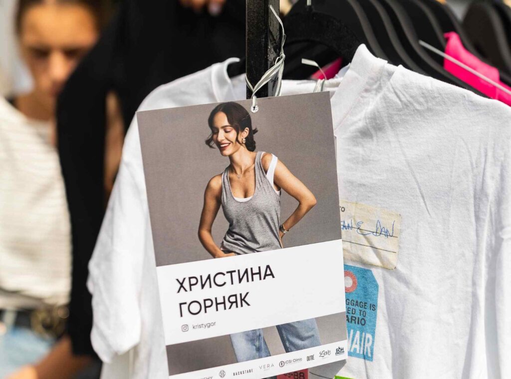 Чуттєвий виступ KOLA, благодійна лотерея та ярмарок українських брендів: як в Києві пройшов ORA CHARITY MARKET від Христини Горняк