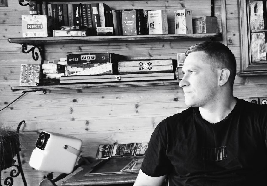 Як залишатися собою у будь-яких ситуаціях: Віктор Вотінцев представив трек “Роздуми”