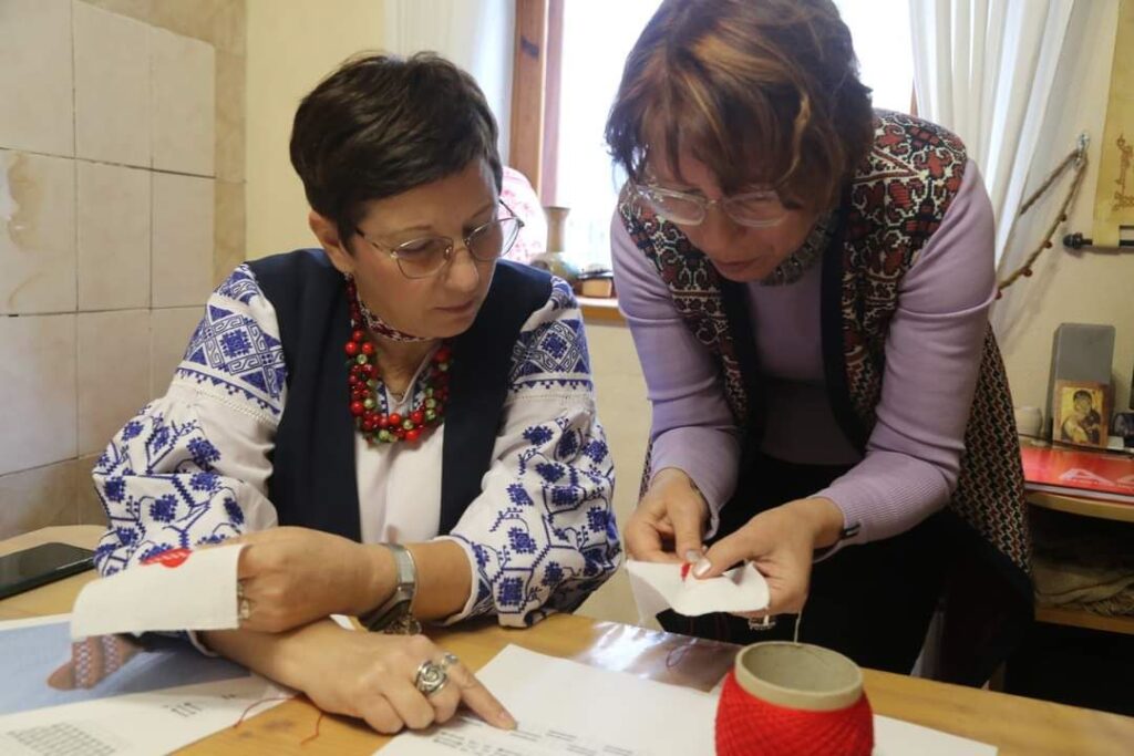 Майстер-клас із вишивки Обухівського "шитого" рушника у Музеї давньоруського гончарства ВІКЗ