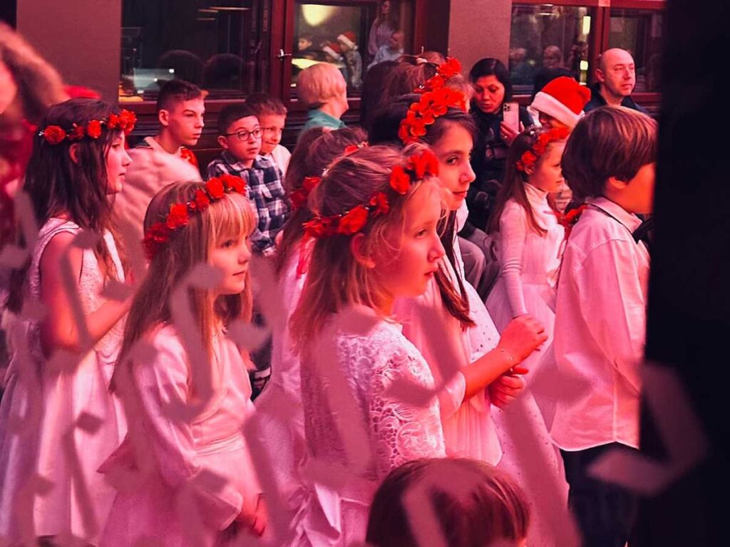 “Різдвяна коляда” в Осло – святковий настрій для малечі та дорослих