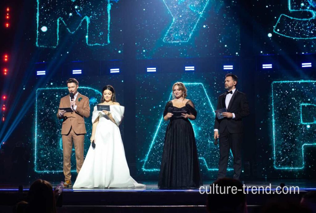 MUZVAR AWARDS 2024: зірковий благодійний хідник та збір подарунків для дітей загиблих захисників