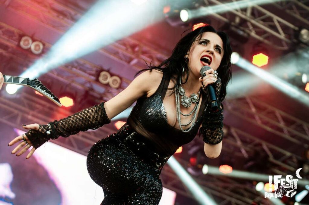 Екс-вокалістка “Скрябіна” і “Пающіх Трусов” здивувала слухачів важким звучанням