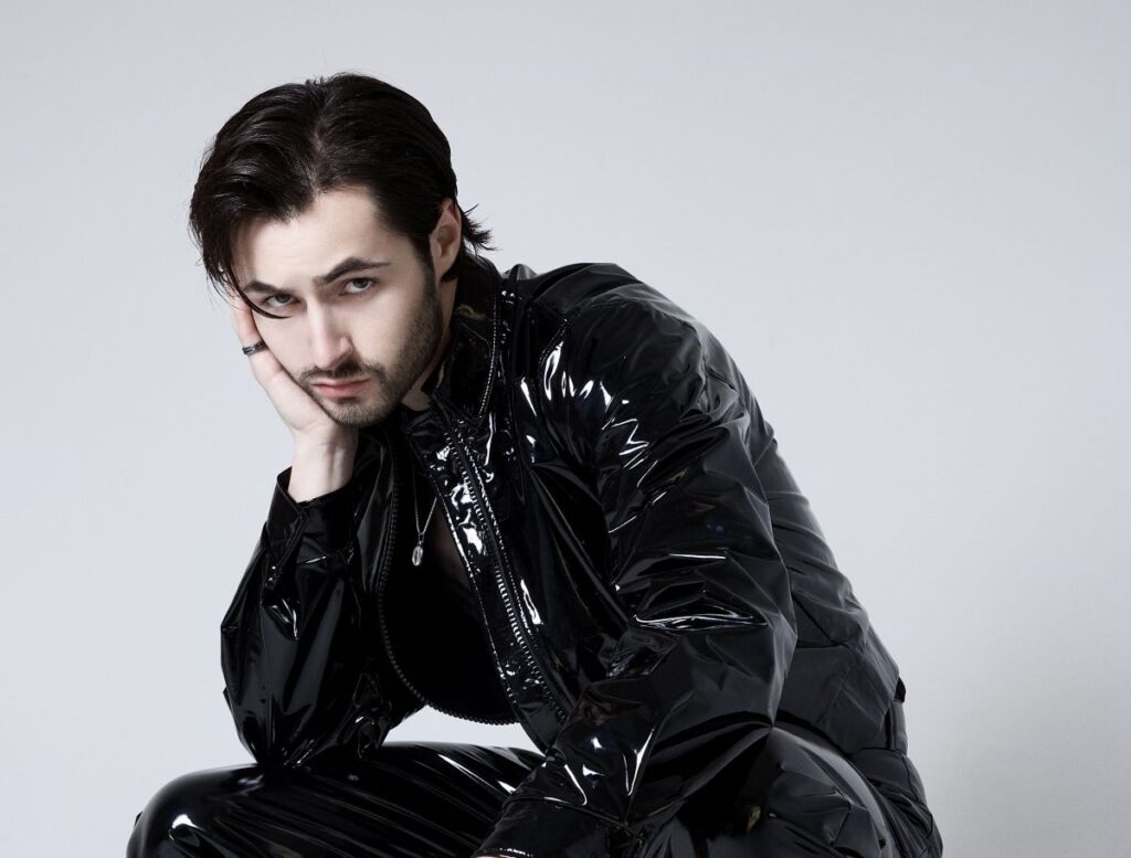 Честь монументальна: маніфест сили від KHAYAT