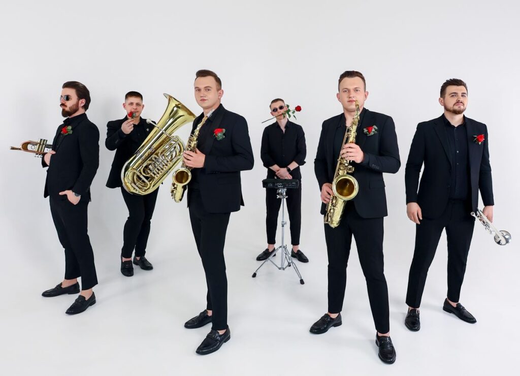 Відомий львський гурт Dykobrass отримав офіційні права на виконання легендарної  пісні Володимира Івасюка “Пісня буде поміж нас”