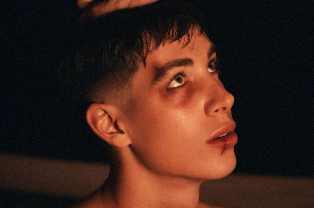 Queer rapper lilqueen has released a new track "RED TO BLACK AND BLUE"