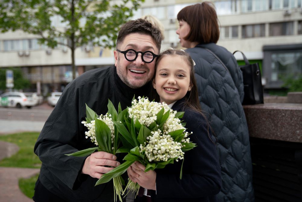 “Прощавай, рідна школо”: дівчинка-рекодсменка Кіра Касинець презентує дебютну пісню