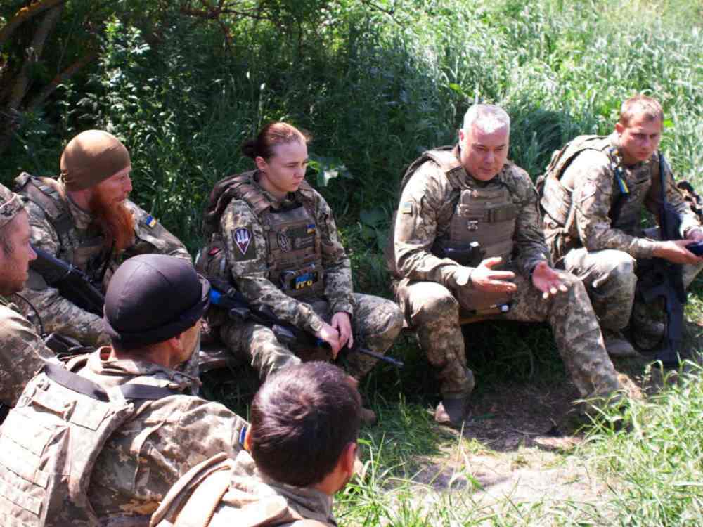 “Ми не кидаємо своїх у м’ясорубку”: генерал Сергій Наєв про головний пріоритет на фронті