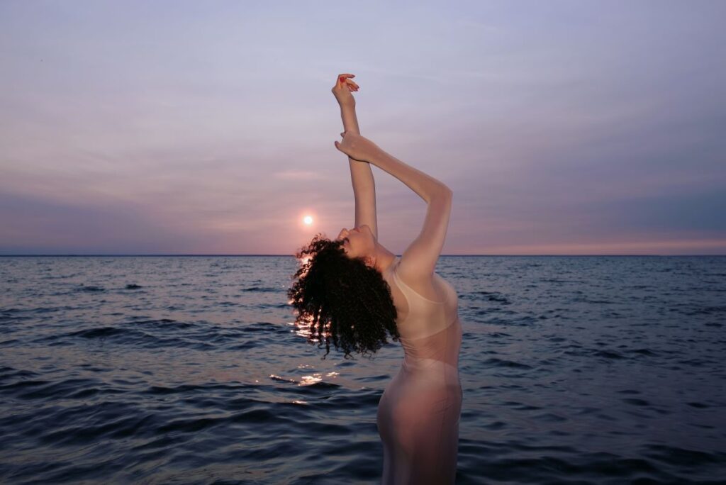 Українська співачка Sofira випустила дебютний альбом “Longplay: гра в довгу” - маніфест свободи і самоповаги