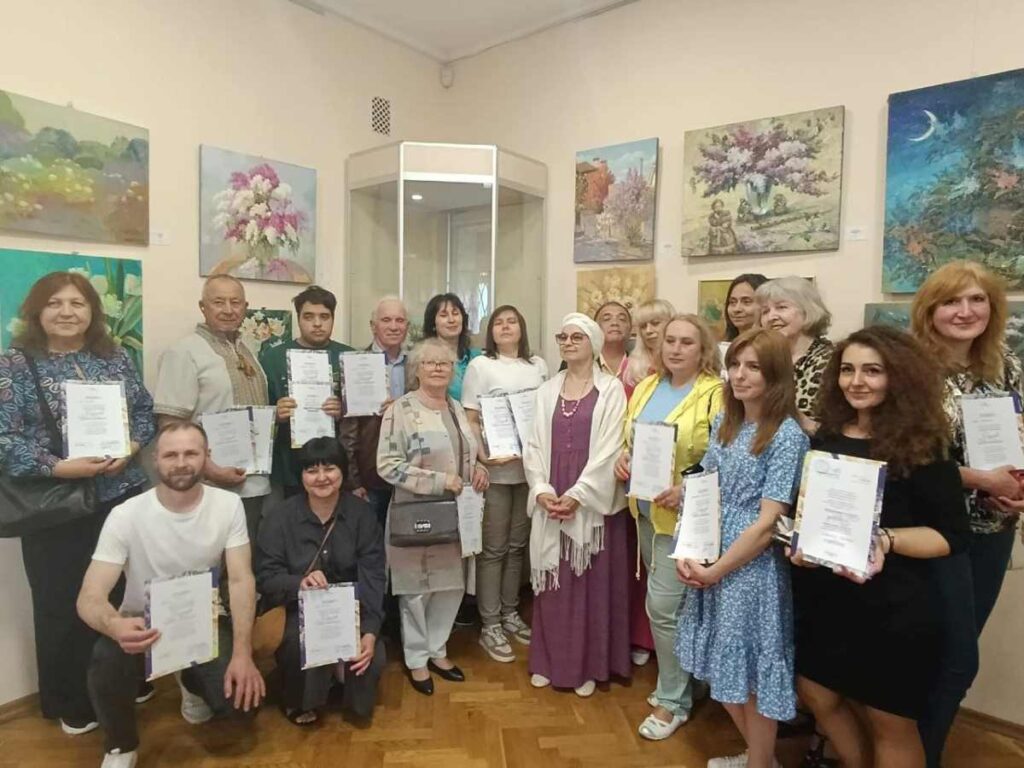 “Бузок і Тюльпани”: у Києві відбулося відкриття колективної виставки живопису