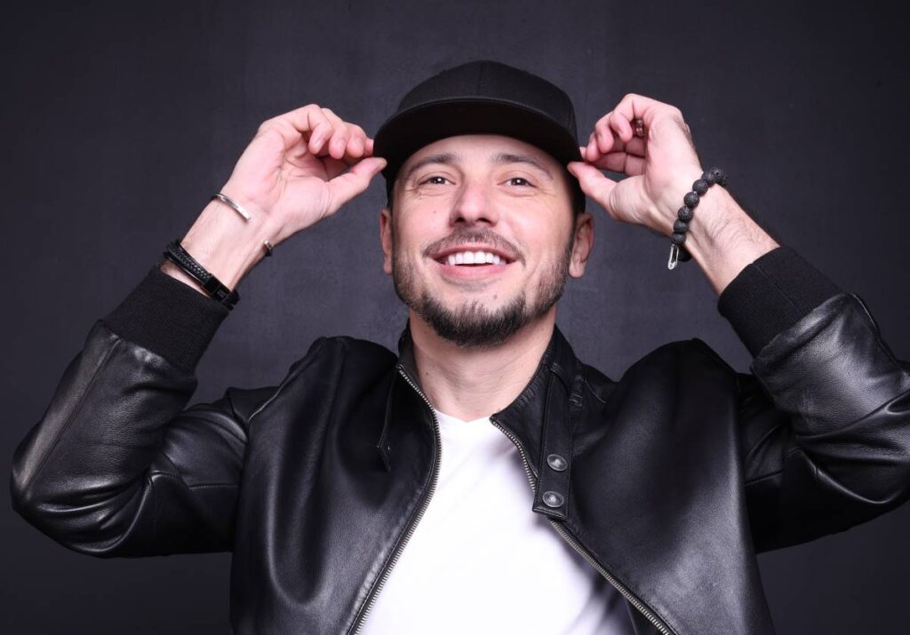 Для гарячих жінок: Сергій Мироненко презентує пісню “Хуліган”