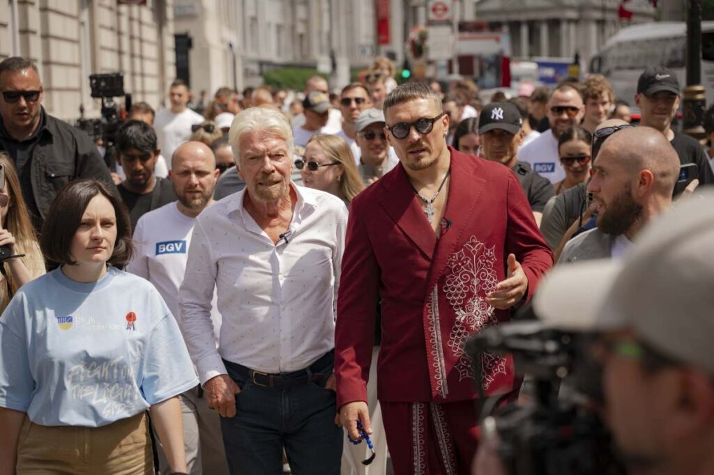 Олександр Усик збирає два з половиною мільйони фунтів для тих, хто лишився без житла