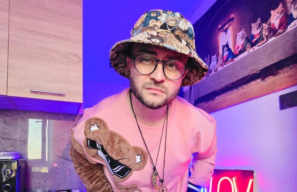 Богдан Беспалов представив провокаційну премʼєру - «Жінка по імені Петро»