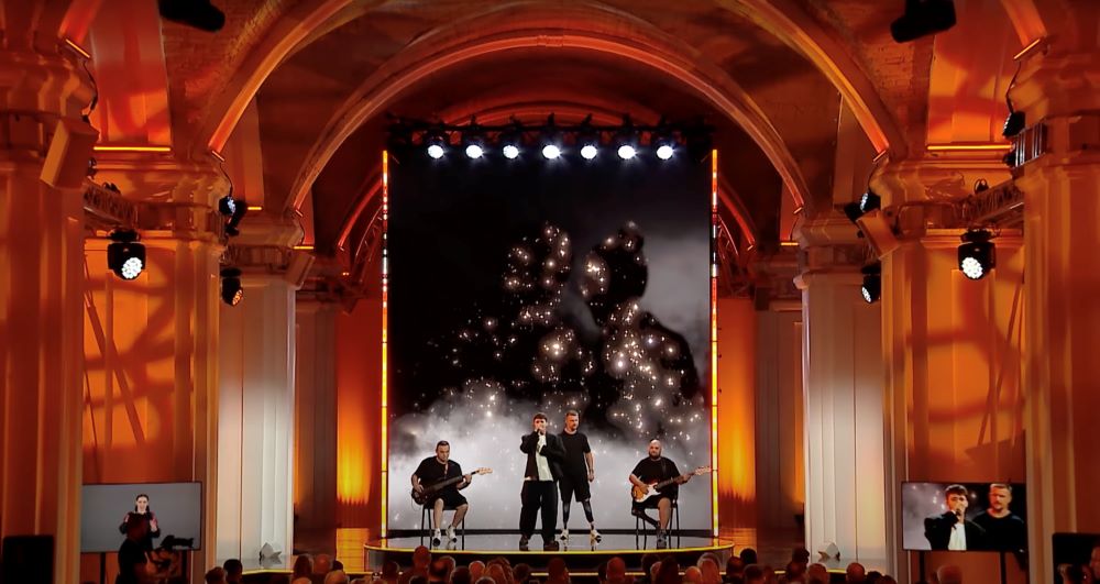 Виступ YAKTAK із ветеранами зворушив Зеленського на «Національній легенді України»