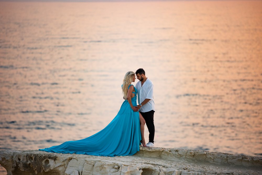 Політ крізь почуття: співачка RANET презентує нову емоційну пісню «Падаю в небо»