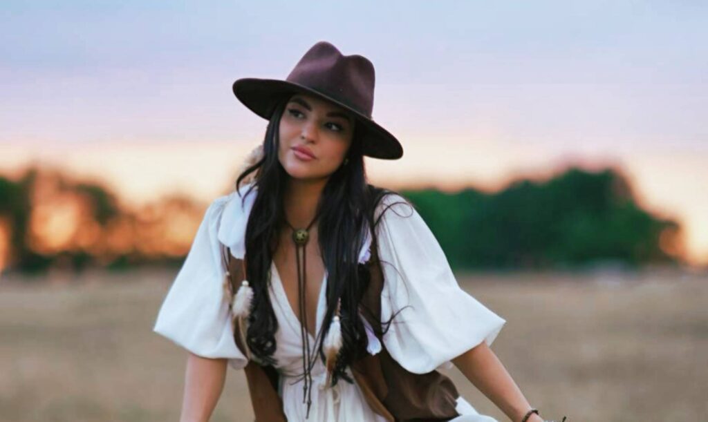 Сила почуттів у музиці: JULIANA представила новий сингл «Тане лід»