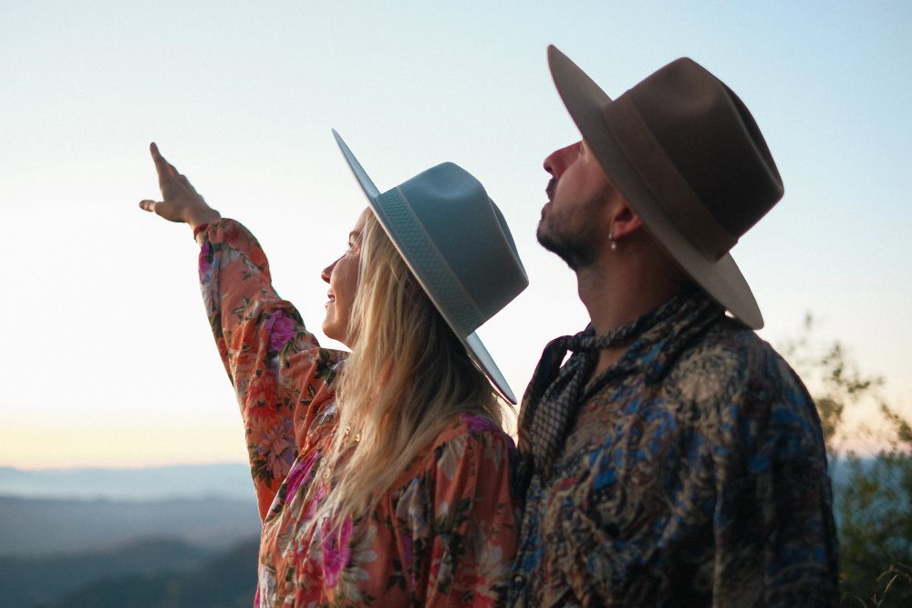 Перший реліз від саундпродюсера Тіни Кароль та Brunettes Shoot Blondes - «Птахи» від KOBZARUK