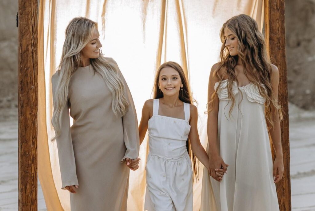 Юна співачка DEMI випустила нову відеороботу «бо мама», сповнену символізму