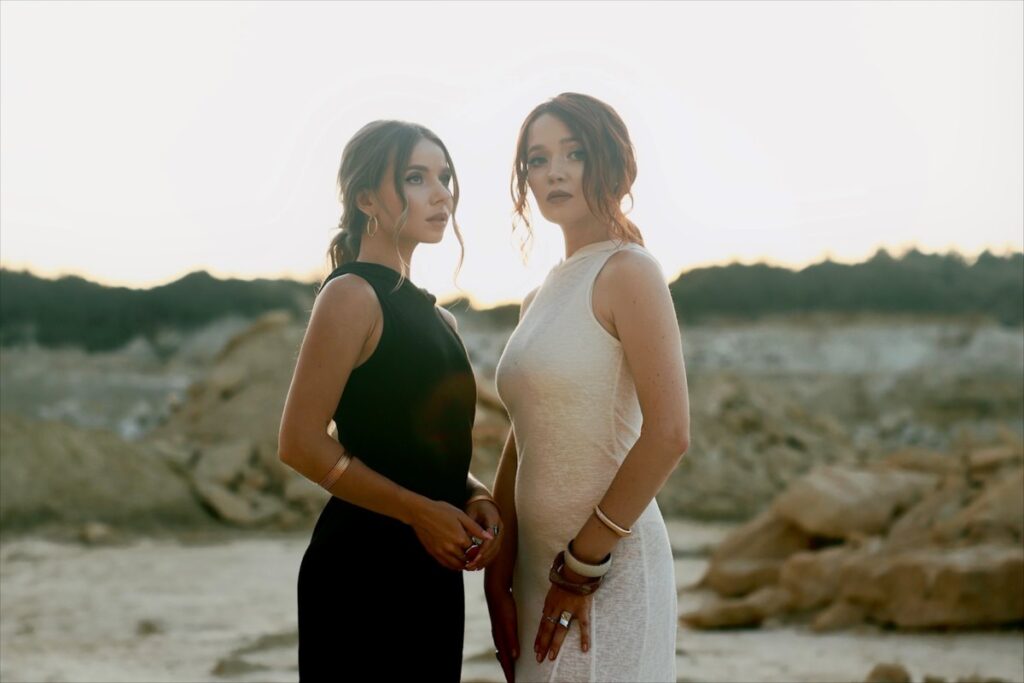 «Чоботи» - музичний протест проти диктатури моди від  YAGODA та Меліса Садик