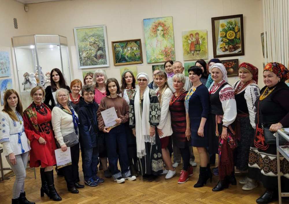 Колективна благодійна виставка «Мила серцю Україна»: мистецтво як пазл єдності й любові до Батьківщини