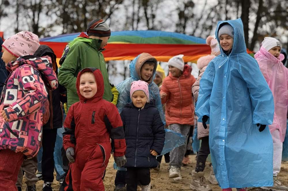 Там, де звучить дитячий сміх: благодійний клуб «Be Kind» створив у Краснокутську простір щастя й підтримки