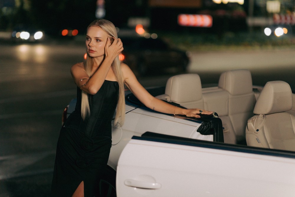 Любов, що обпалює: співачка з Тернополя Lila Vi презентує пісню “Вишенька на торті”