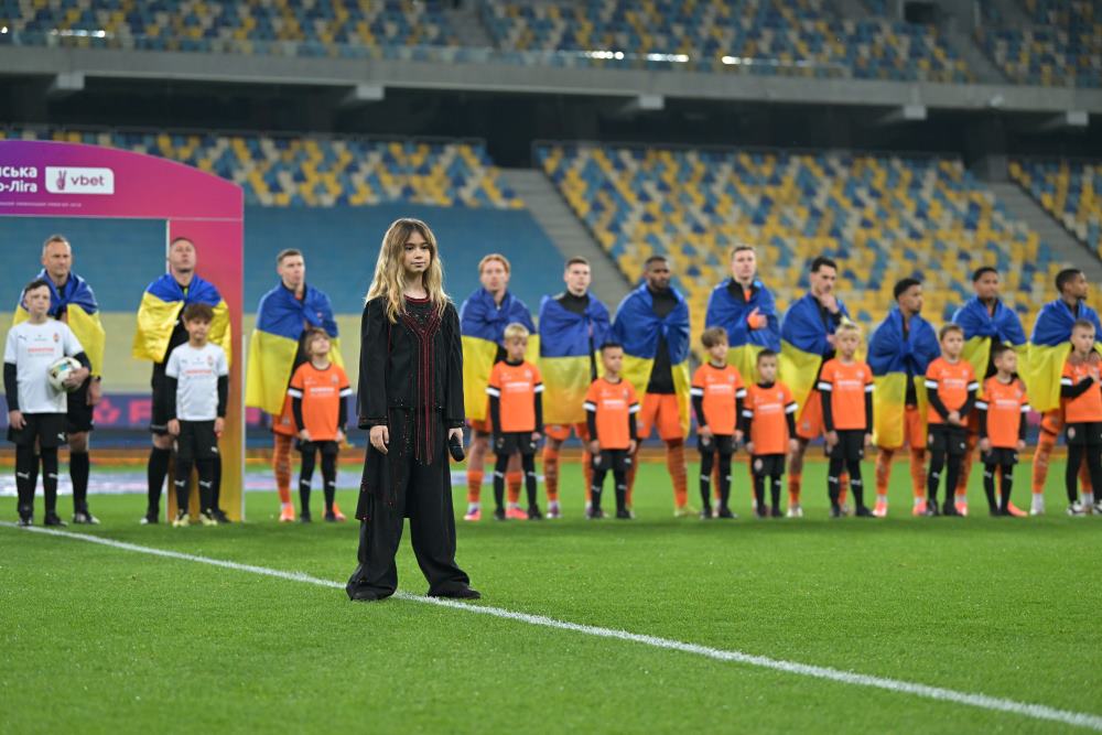 Софія Нерсесян виконала Гімн України перед дербі “Шахтар” – “Динамо”