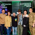 «Читай серцем»: зірка шоу «Холостяк», олімпійський чемпіон та мама української моди зачитали вірші