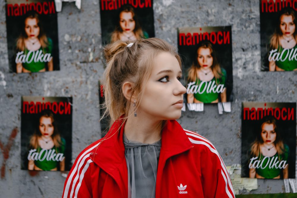 taOlka представила пісню «папіроси» — історію про почуття, що залишають після себе попіл