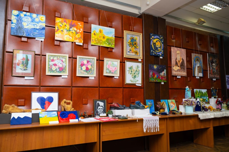 Міжнародна українсько-азербайджанська виставка живопису, дизайну та моди “Калейдоскоп кольорів”: фотогалерея до події