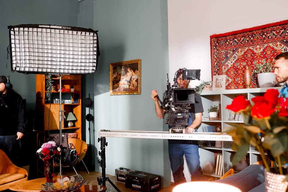 «Ну мам»: багатосюжетна комедія про родинні стосунки та дорослішання виходить у кіно вже цього січня