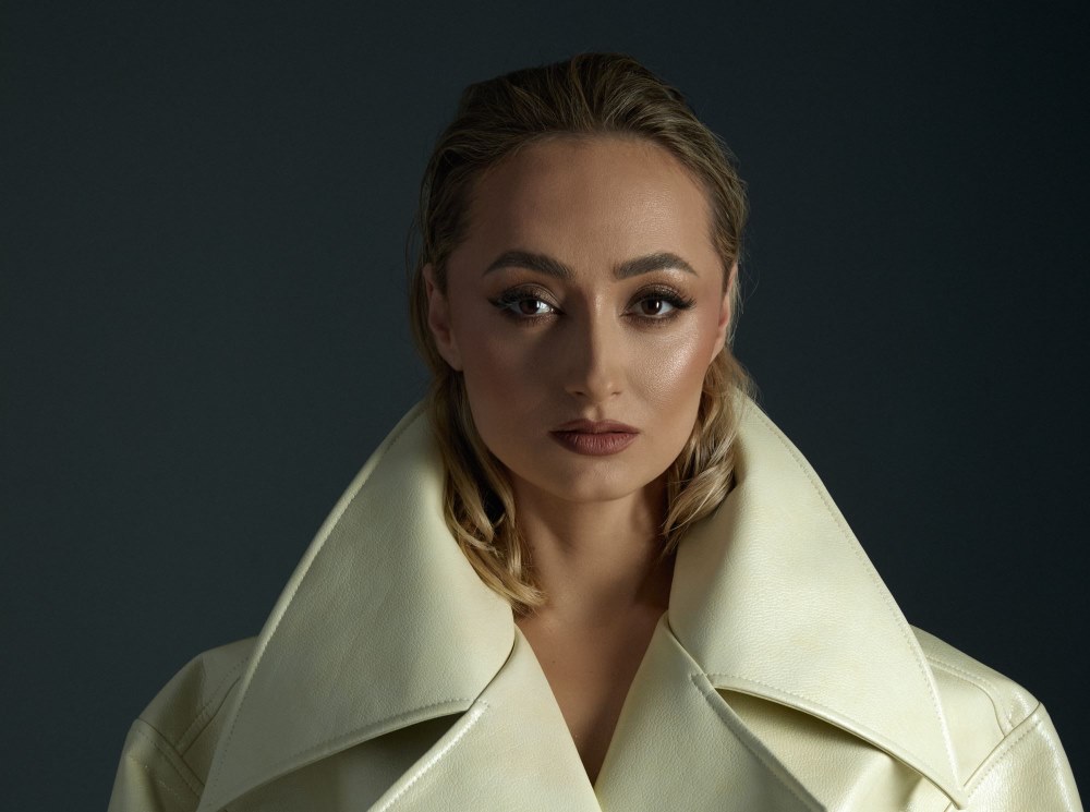 Співачка TINA PETRIV презентує пісню “Light in Us” - маніфести внутрішнього світла та сили духу