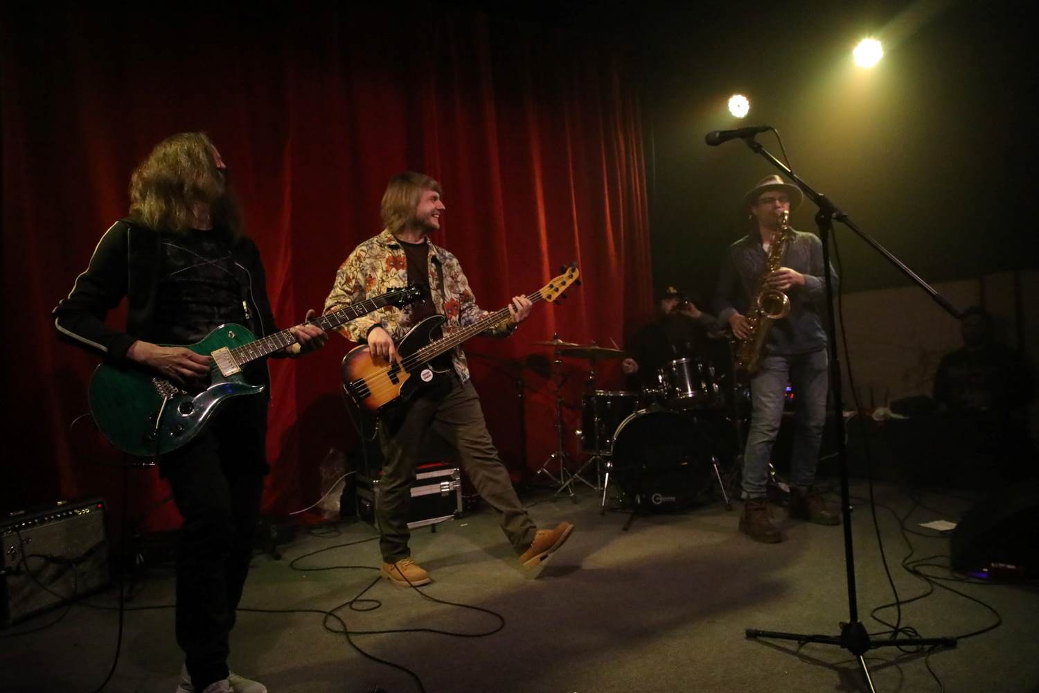 «Недопита кава»: новий трек від гурту MAZEPA про зустрічі, охоплені пристрастю