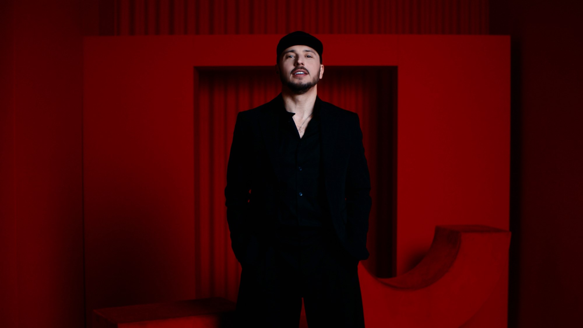 Сергій Мироненко представив пісню-присвяту українським жінкам “Одна на мільйон”