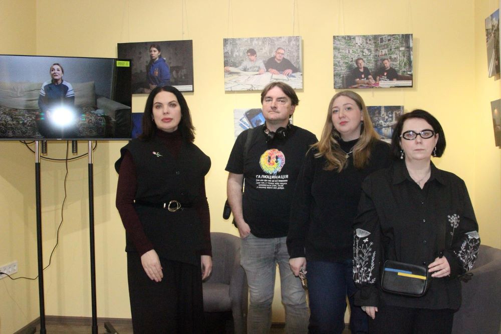 «Оглушлива тиша»: у Вишгороді відкрили фотовиставку про українських військовополонених