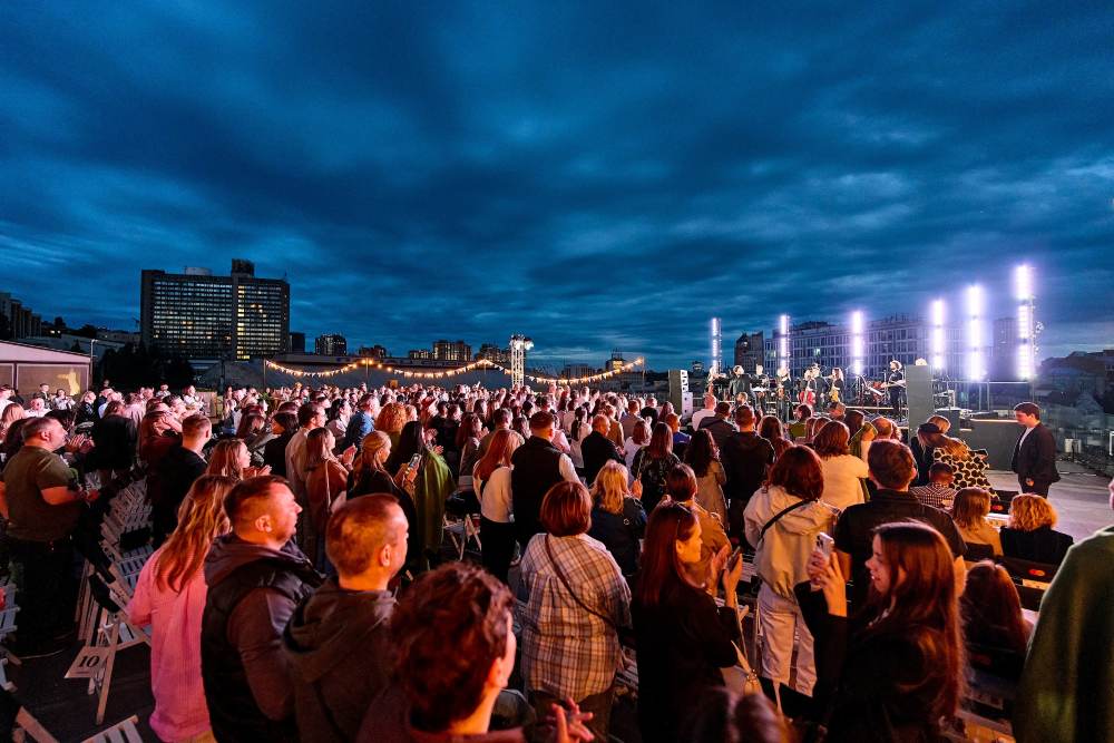 У Києві стартує новий сезон ACONCERT: симфонічні концерти на терасах Gulliver та River Mall повертаються