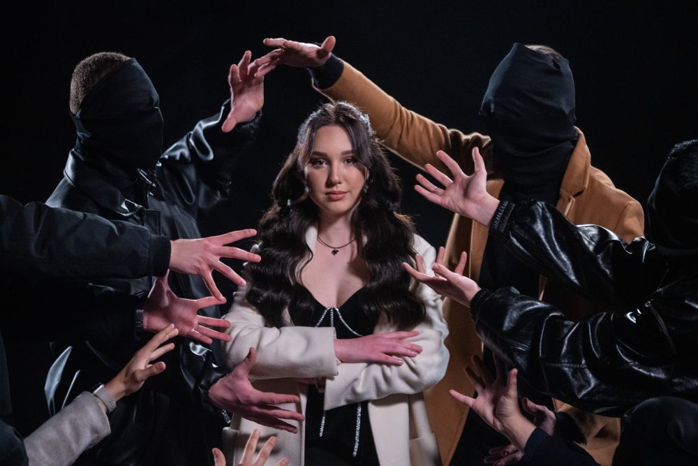 SOFITA презентує новий сингл «Сумую» та відеокліп до нього — історію кохання, у якій головна героїня зрештою обирає себе