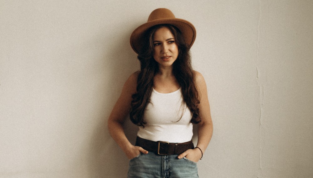 Коли мрія стає маршрутом: співачка VYNOHRADOVA показала перший country-pop експеримент «Dallas»